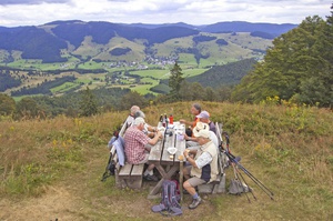 Vesperpause am Bloessling bei einer gefuehrten Wanderung des Schwarzwaldvereins der Ortsgruppe Bernau. Foto: Heike Budig Vesperpause am Bloessling bei einer gefuehrten Wanderung des Schwarzwaldvereins der Ortsgruppe Bernau. Foto: Heike Budig