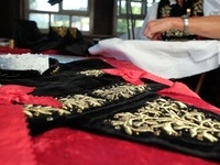 Goldstickerei Foto: Birgit-Cathrin Duval